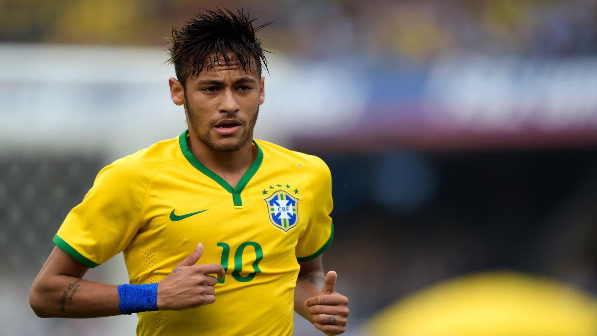 绿茵场上的意外插曲，蛋蛋的忧伤引发足球安全新思考